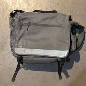 Patagonia is messenger bag.